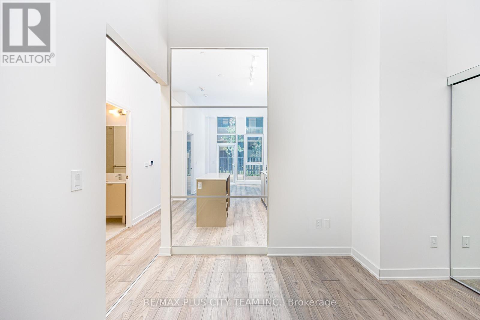 #105 8 TIPPETT ROAD - 12