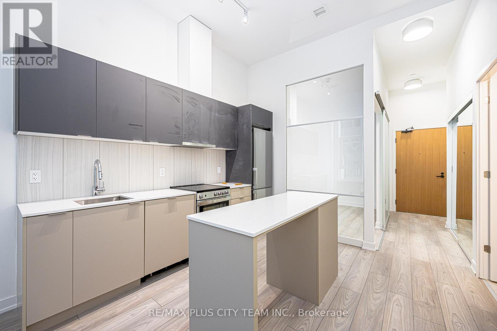 #105 8 TIPPETT ROAD - 5