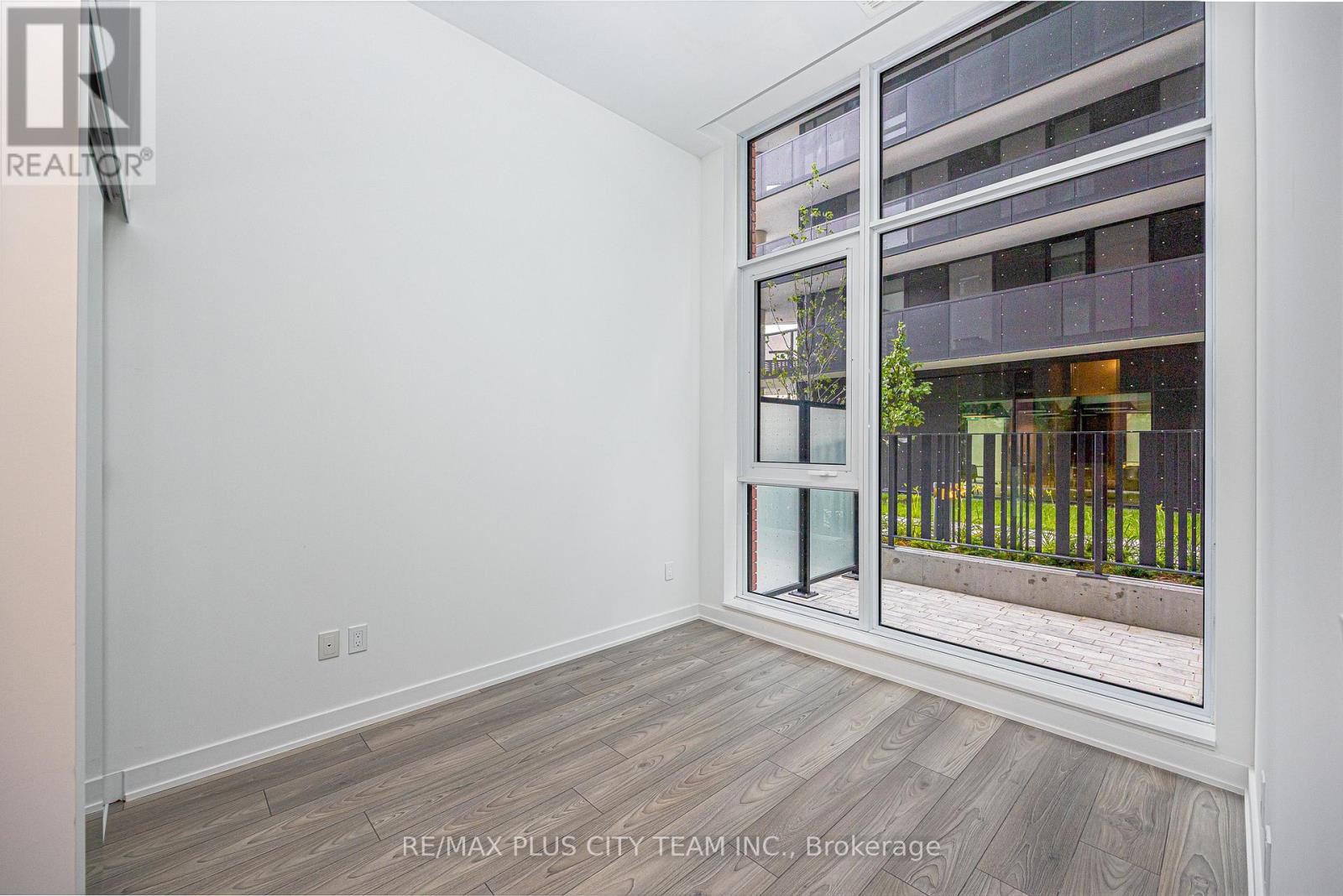 #105 8 TIPPETT ROAD - 7
