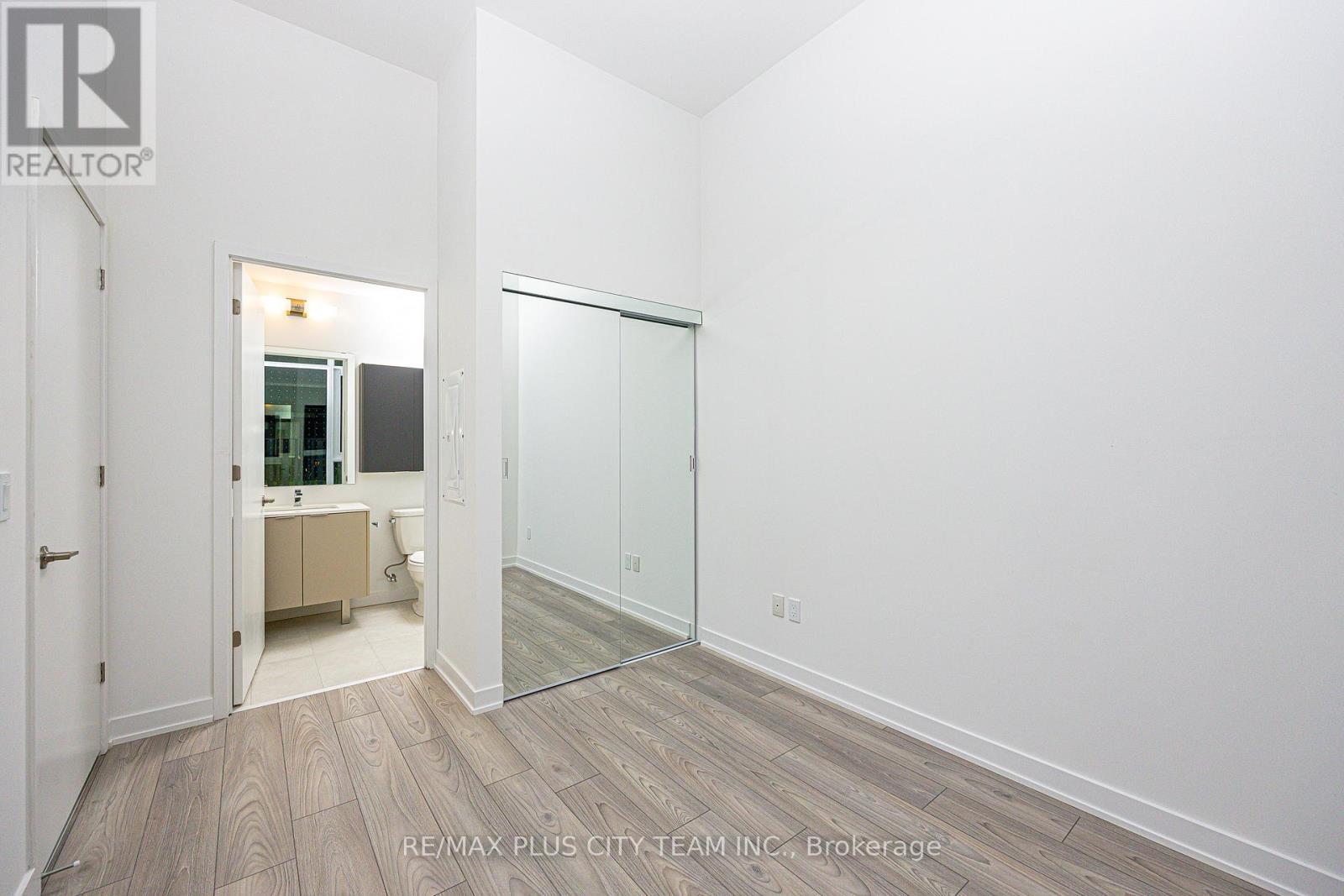 #105 8 TIPPETT ROAD - 8