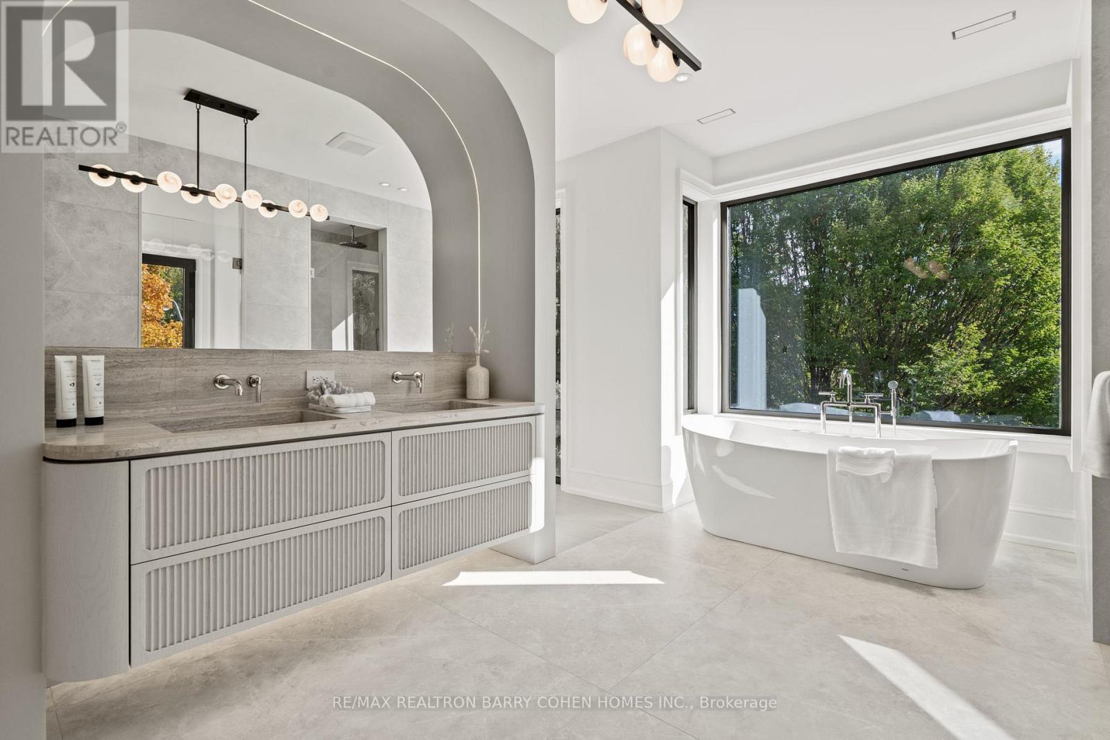 39 CHUDLEIGH AVENUE - 24
