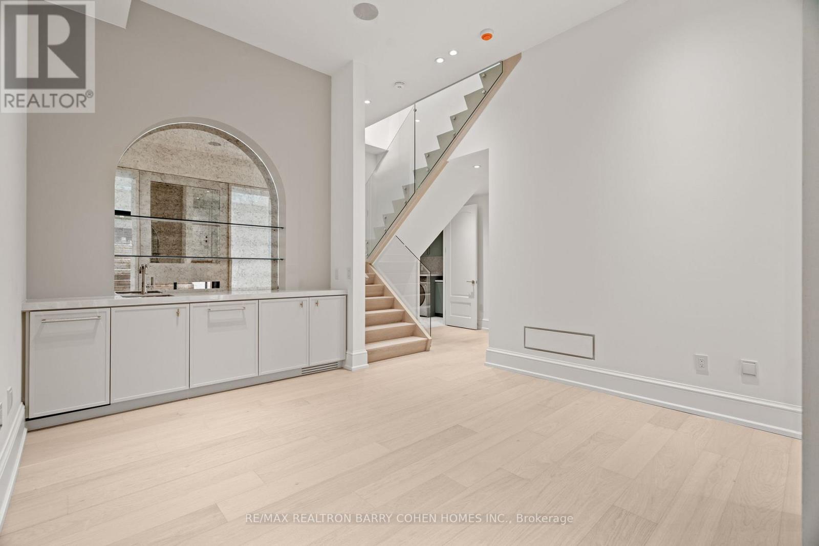 39 CHUDLEIGH AVENUE - 34
