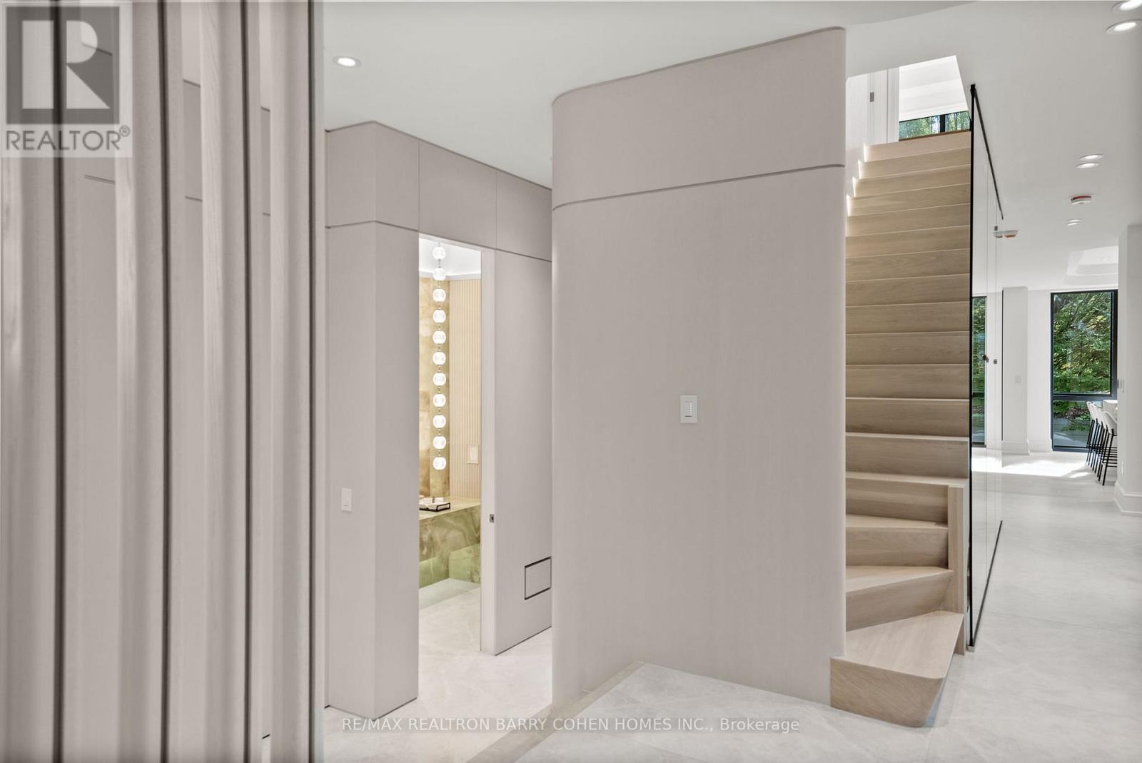 39 CHUDLEIGH AVENUE - 6