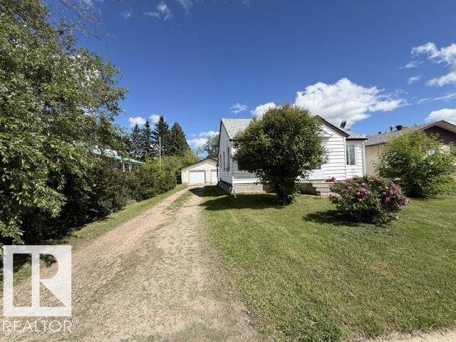 5215 46 ST - 1