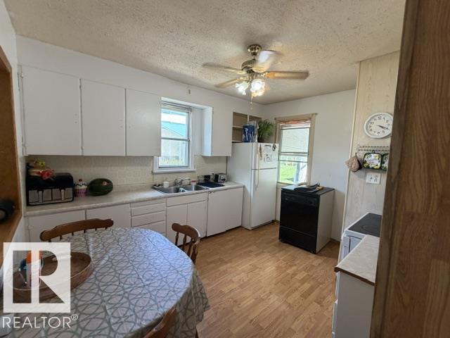 5215 46 ST - 10