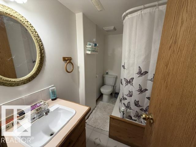 5215 46 ST - 12