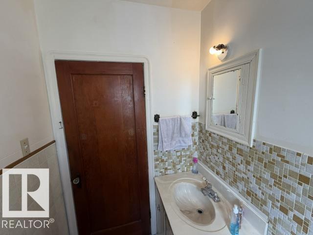 5215 46 ST - 7