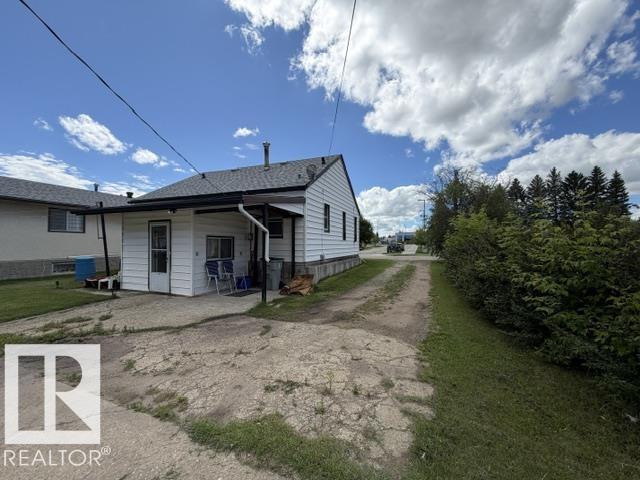 5215 46 ST - 18