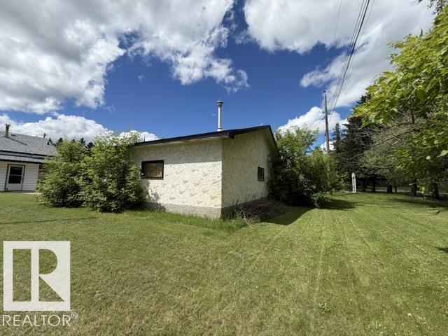 5215 46 ST - 16