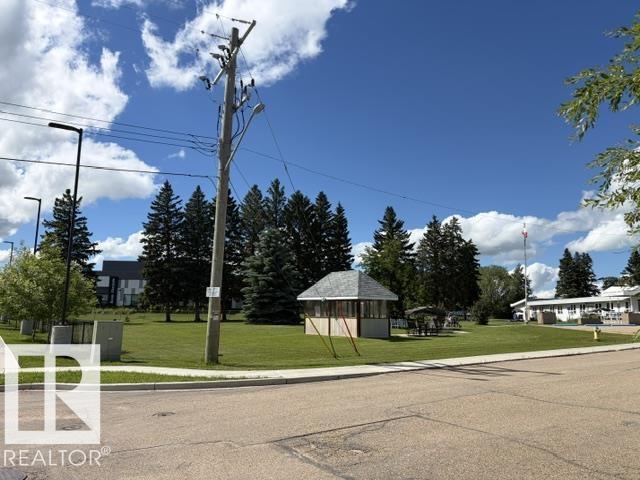 5215 46 ST - 21