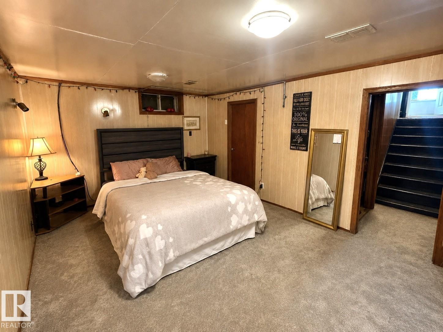 5215 46 ST - 24