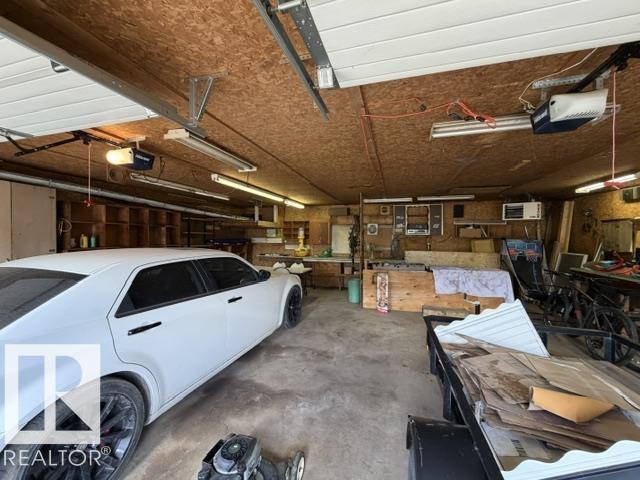 5215 46 ST - 19