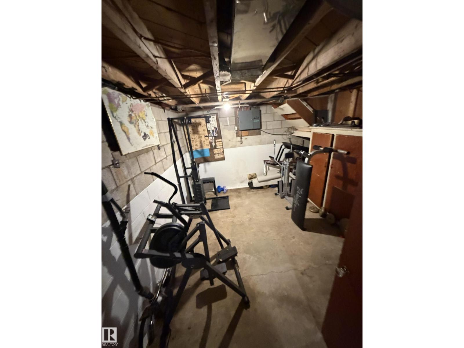 5215 46 ST - 4