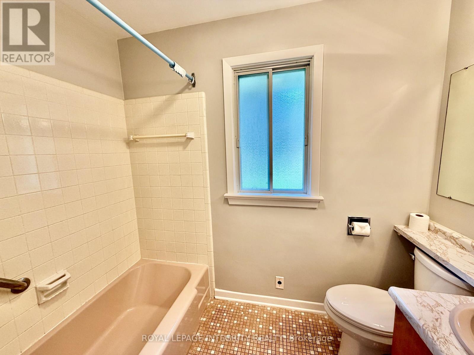 3 Bed, 1 Bath House for Rent in Ottawa – 1107 FALAISE ROAD, Ottawa – MLS# X13528198 - Image 11