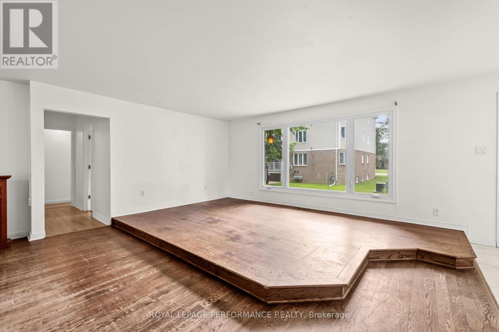 438 VOYAGEUR PLACE - 12