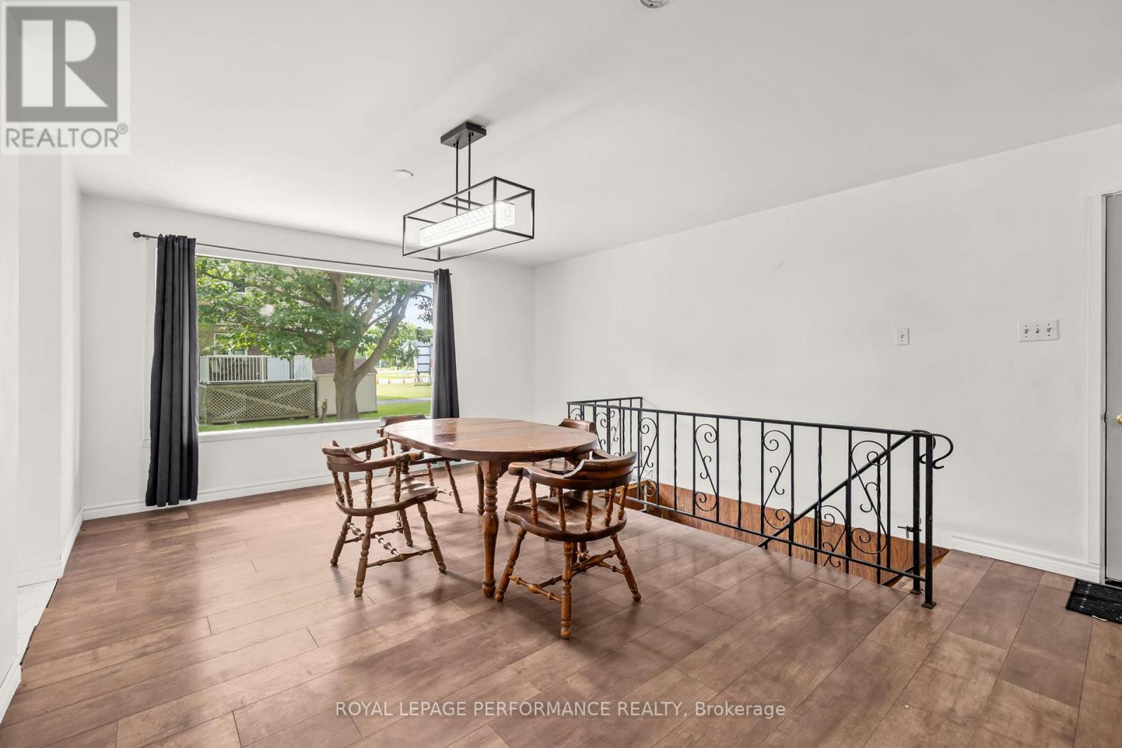 438 VOYAGEUR PLACE - 17