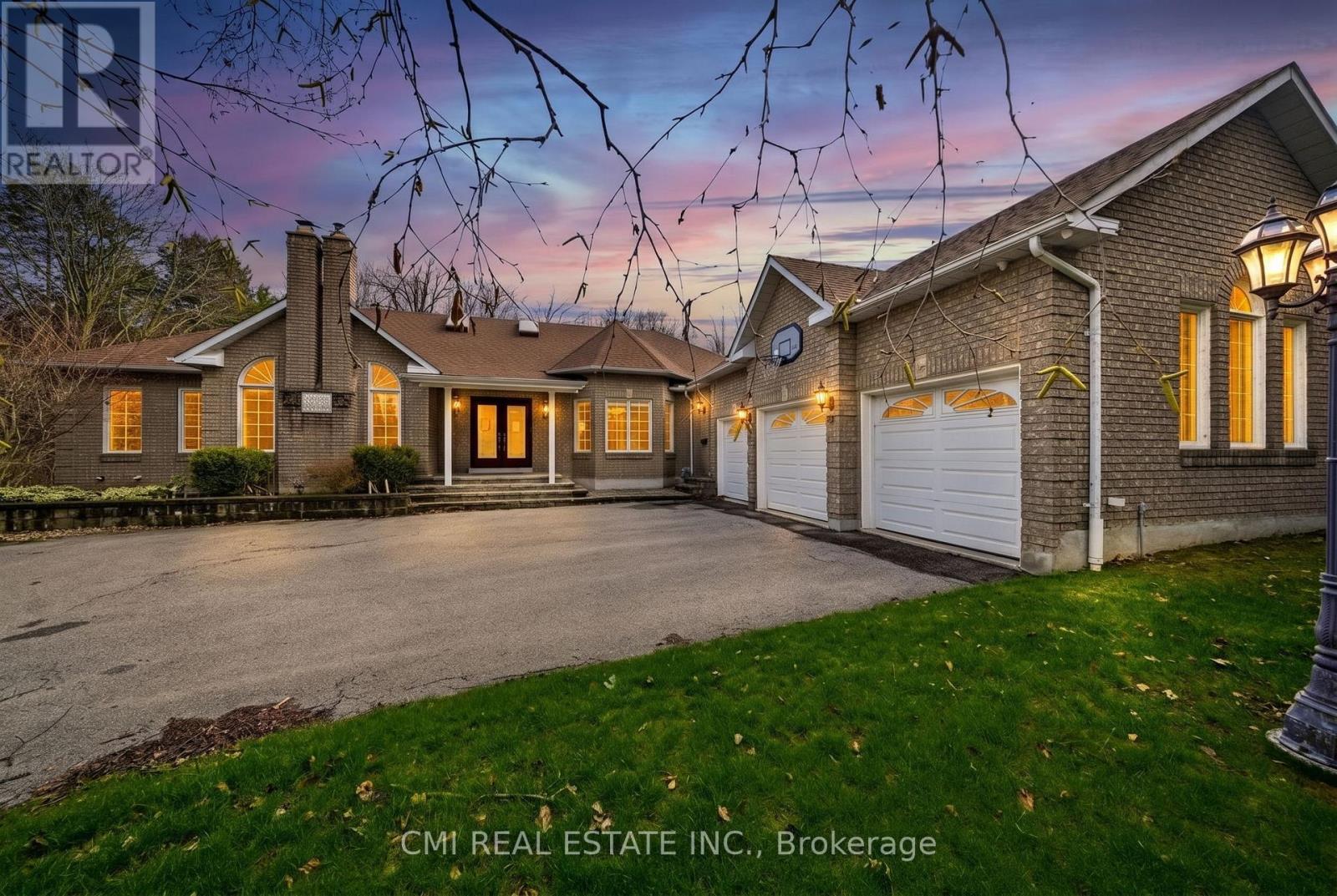 Listing photo of 15 TREEGROVE CIRCLE