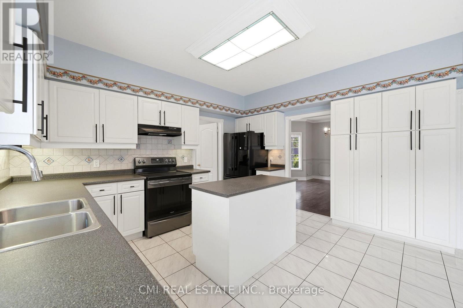 15 TREEGROVE CIRCLE - 10