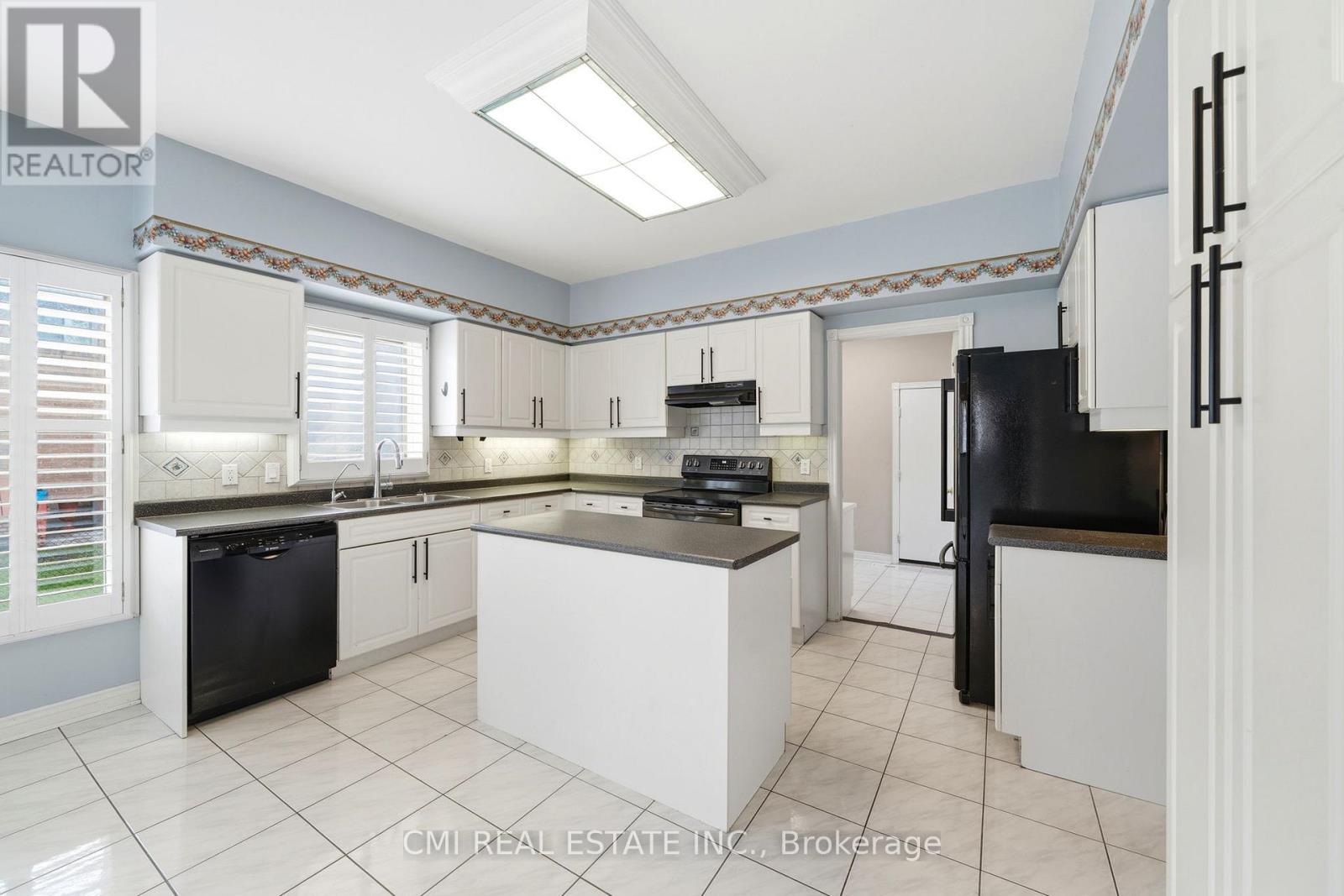 15 TREEGROVE CIRCLE - 12