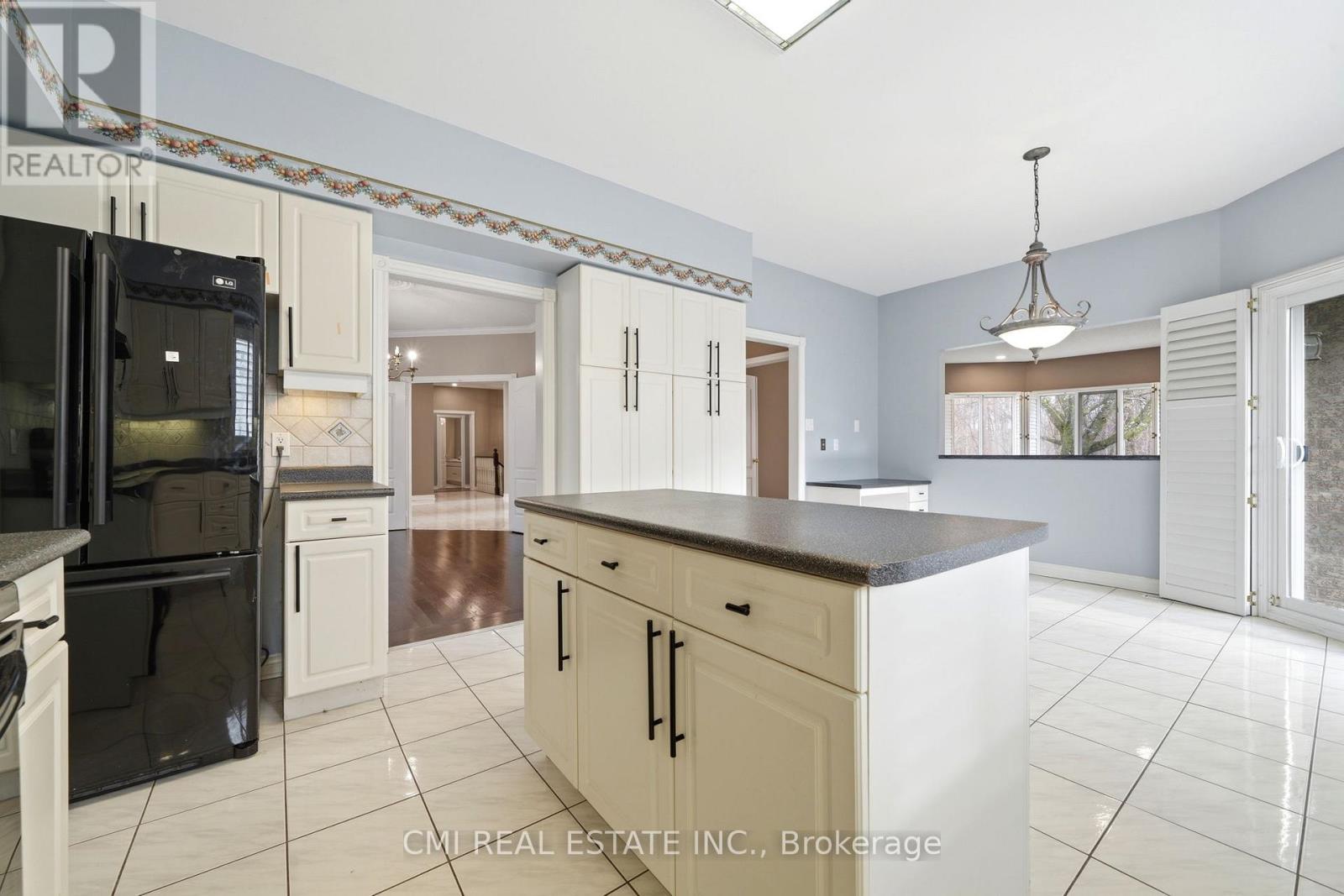 15 TREEGROVE CIRCLE - 13