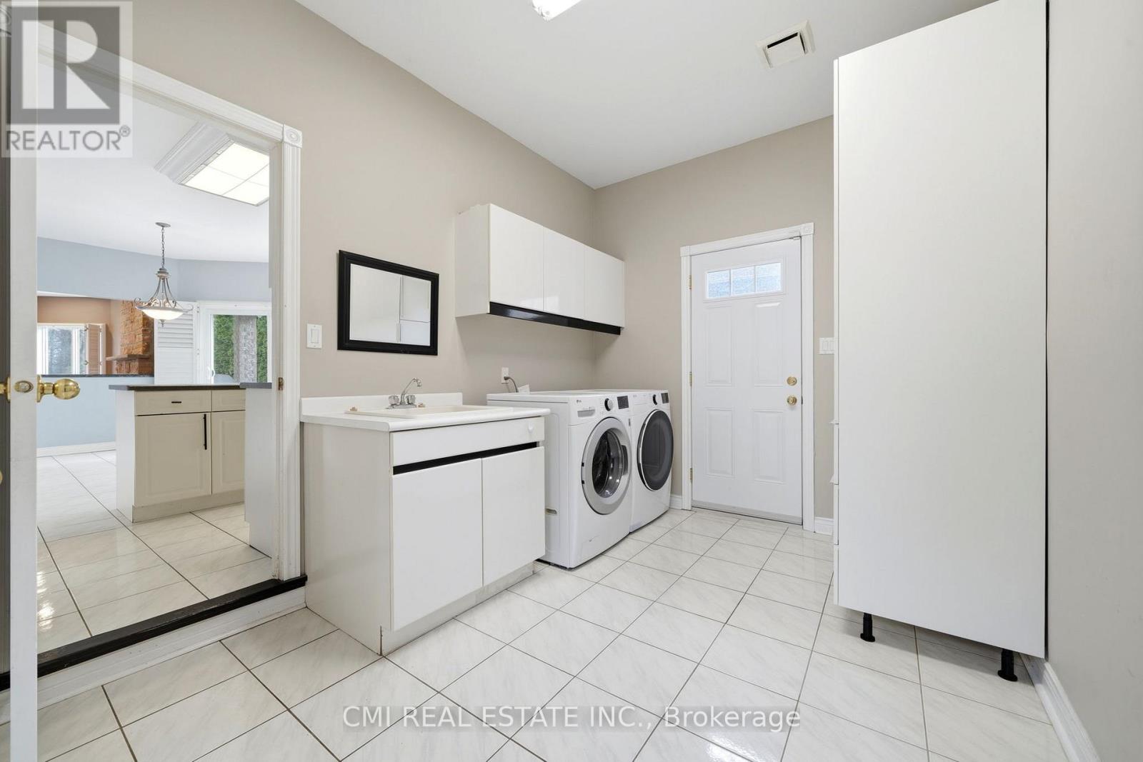 15 TREEGROVE CIRCLE - 17