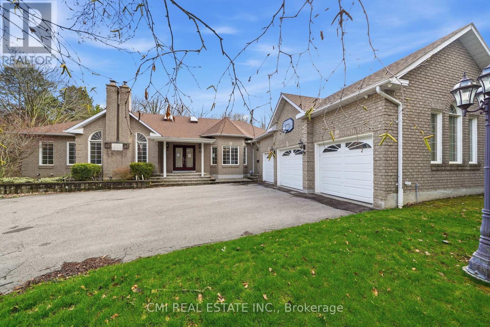 15 TREEGROVE CIRCLE - 2