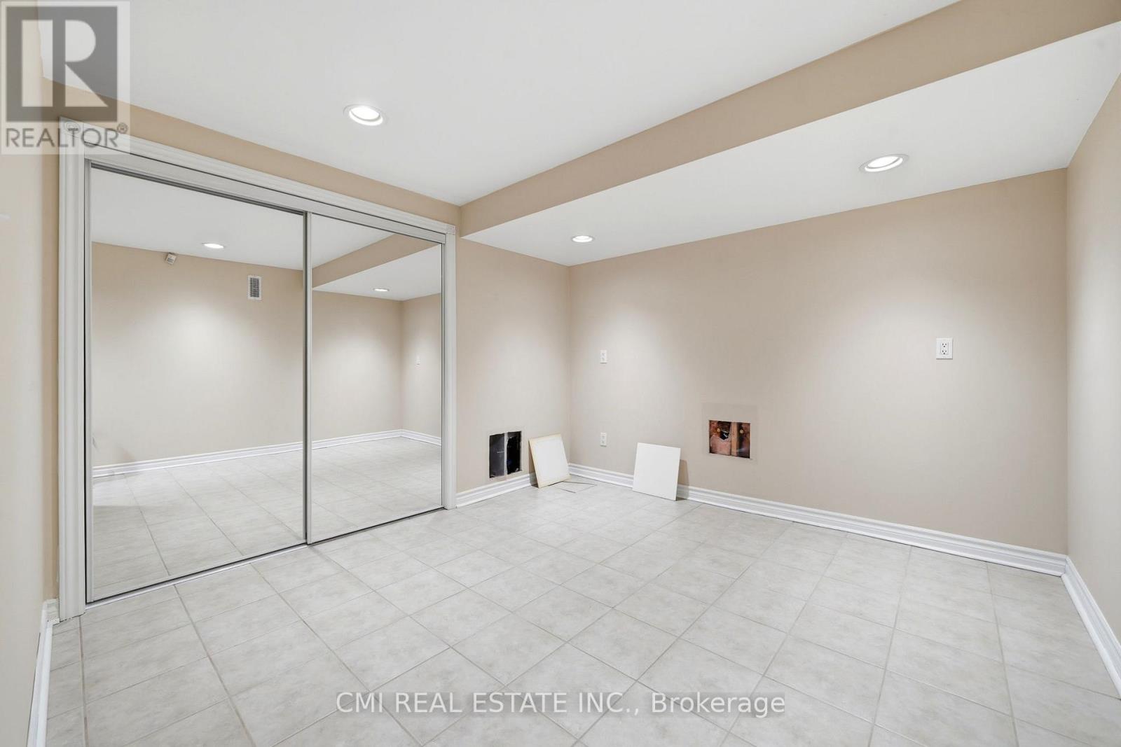 15 TREEGROVE CIRCLE - 34