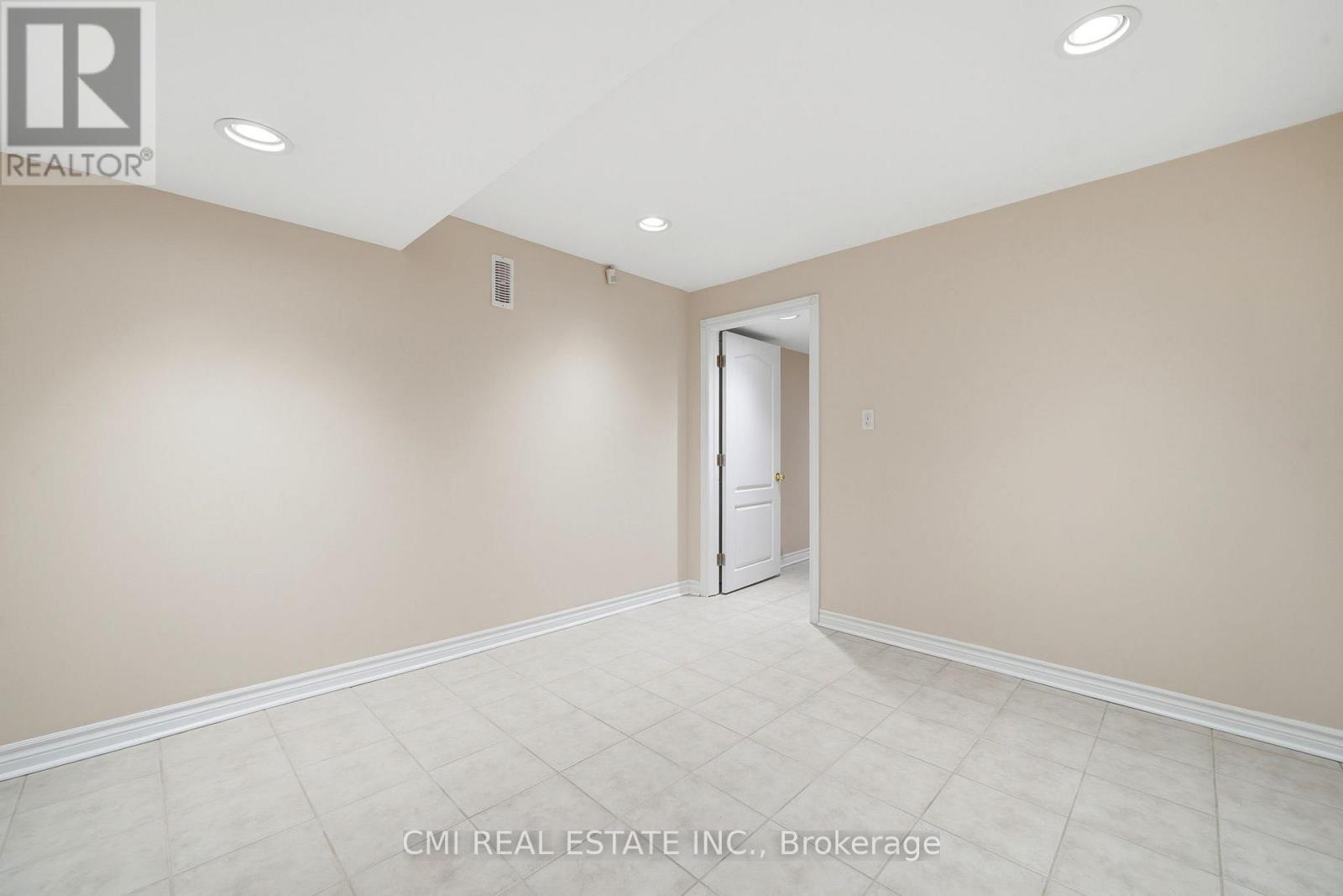 15 TREEGROVE CIRCLE - 35