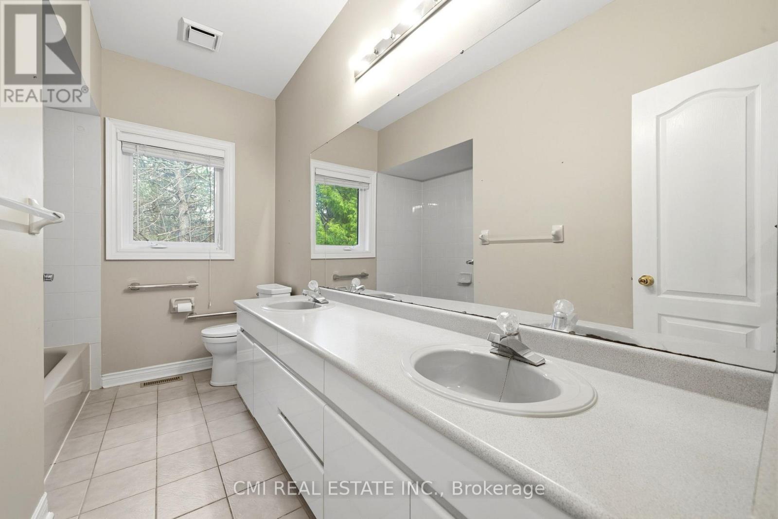 15 TREEGROVE CIRCLE - 38