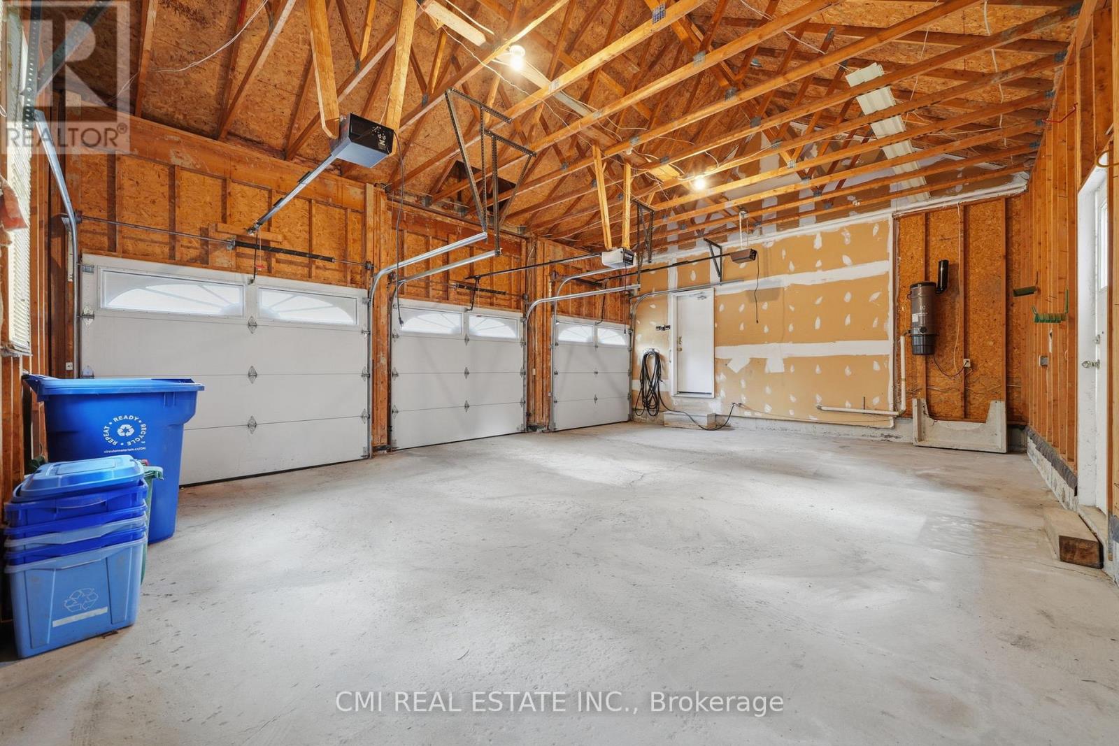 15 TREEGROVE CIRCLE - 45