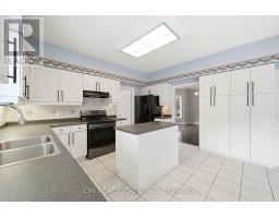 Kitchen - 15 Treegrove Circle, Aurora, ON L4G6M1 Photo 10
