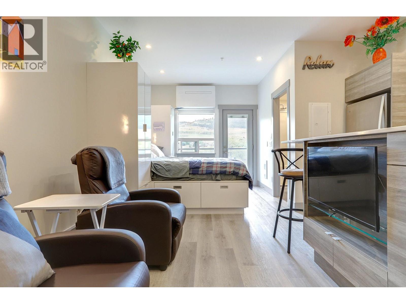 #419 2555 Lakeshore Road - 4