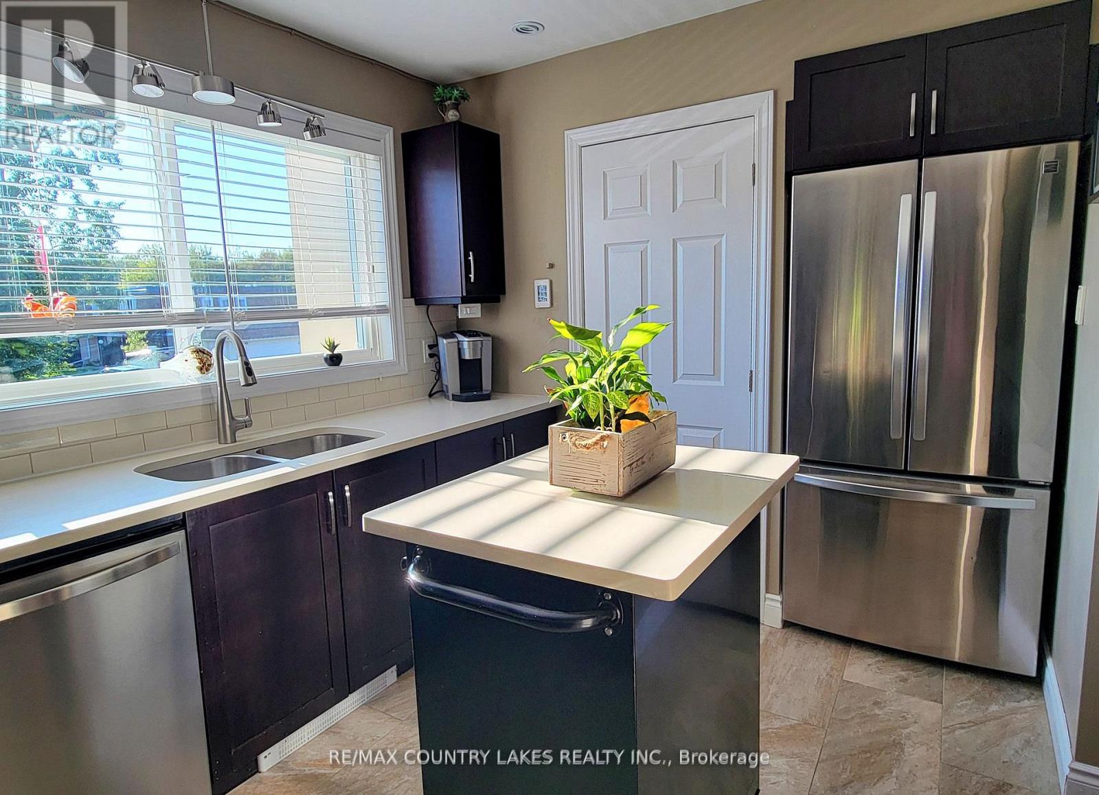 #11 4 PARADISE BOULEVARD - 20