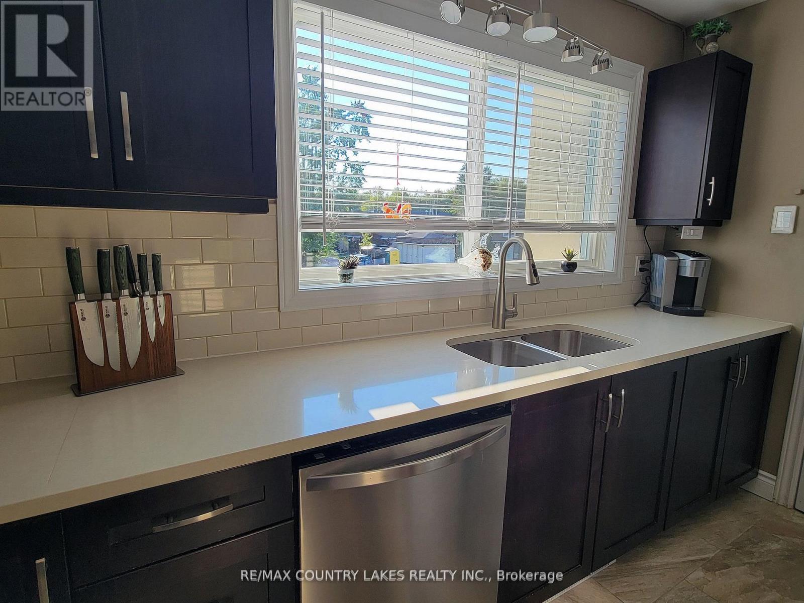 #11 4 PARADISE BOULEVARD - 22