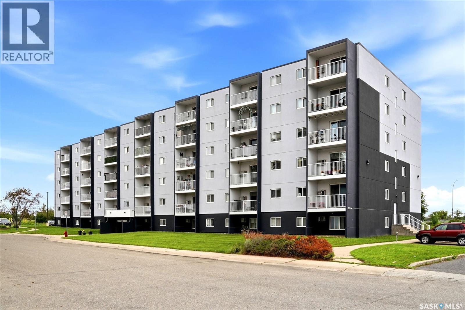 #302 20 Kleisinger CRESCENT - 1