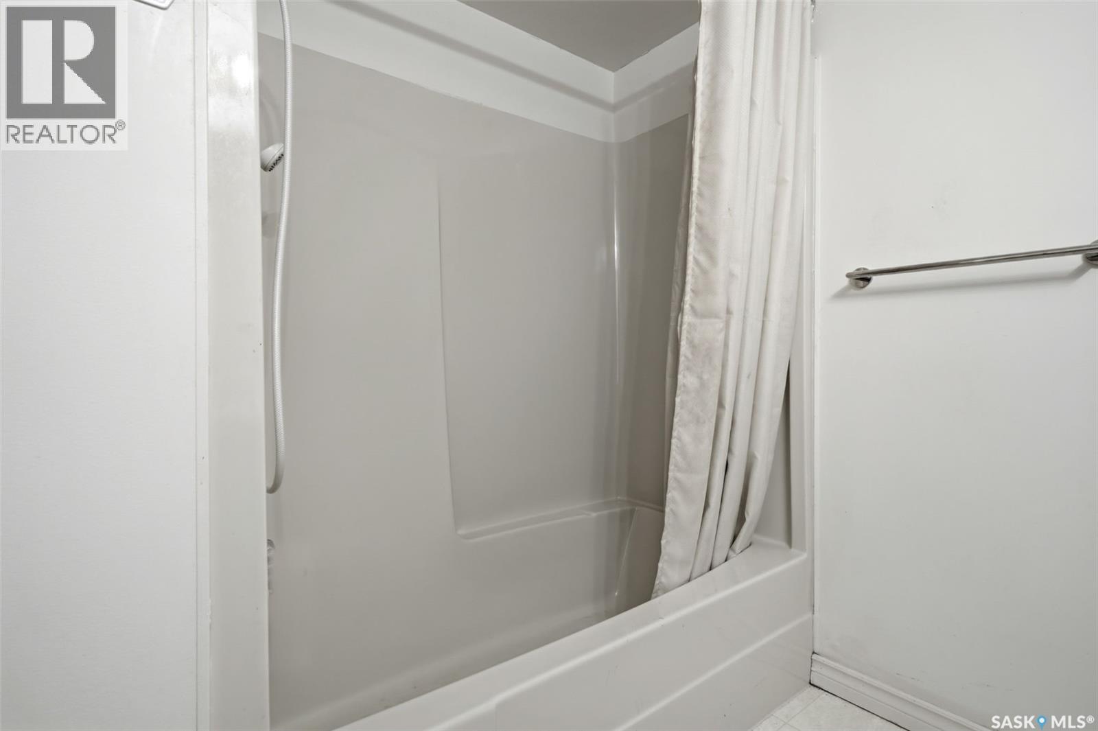 #302 20 Kleisinger CRESCENT - 17
