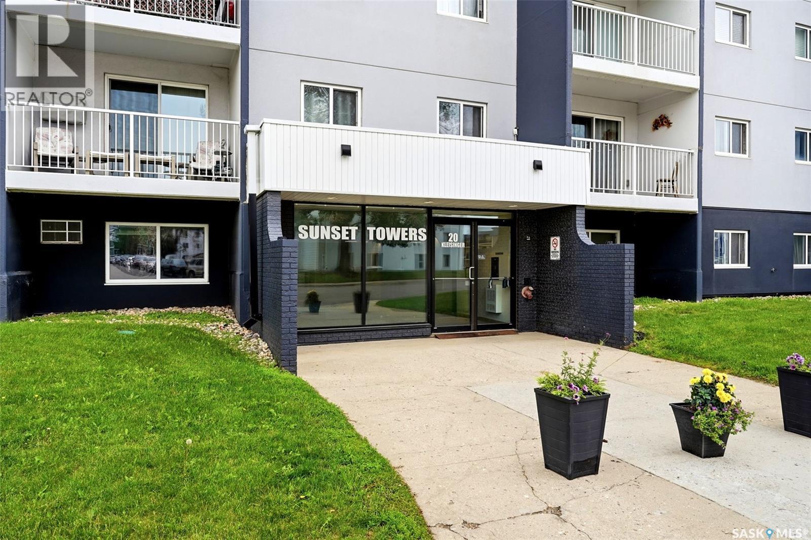 #302 20 Kleisinger CRESCENT - 2