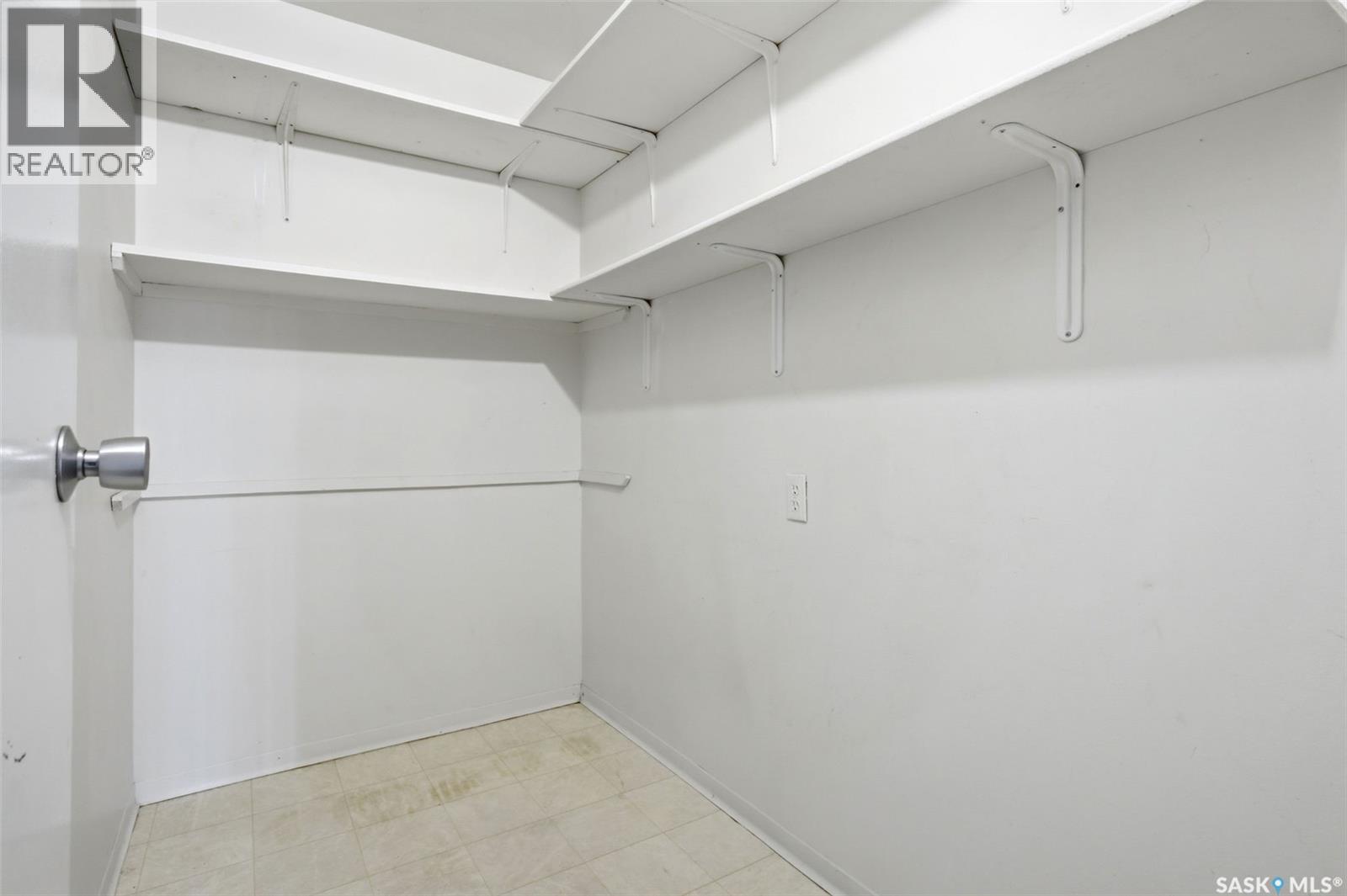 #302 20 Kleisinger CRESCENT - 20