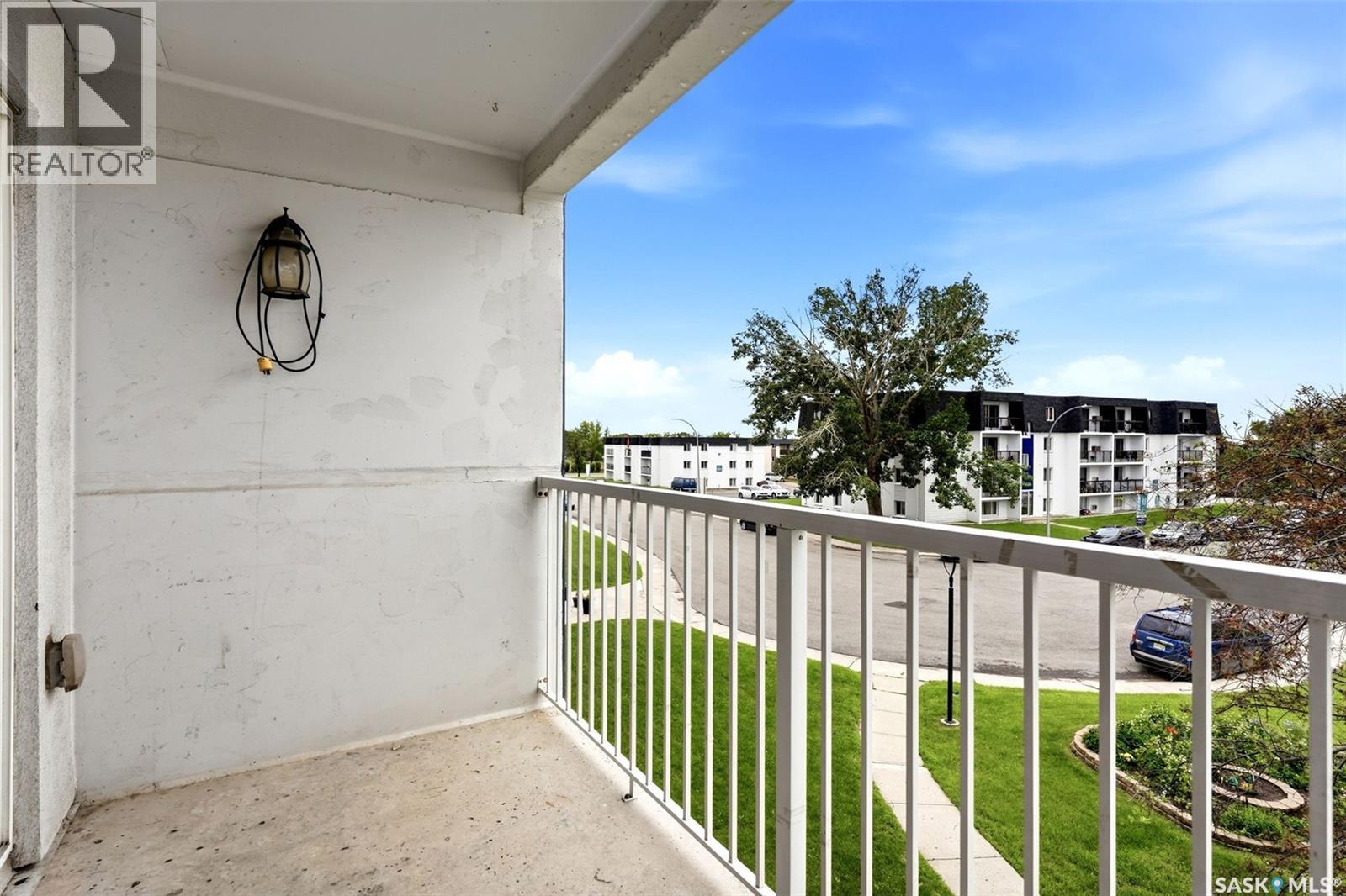 #302 20 Kleisinger CRESCENT - 21