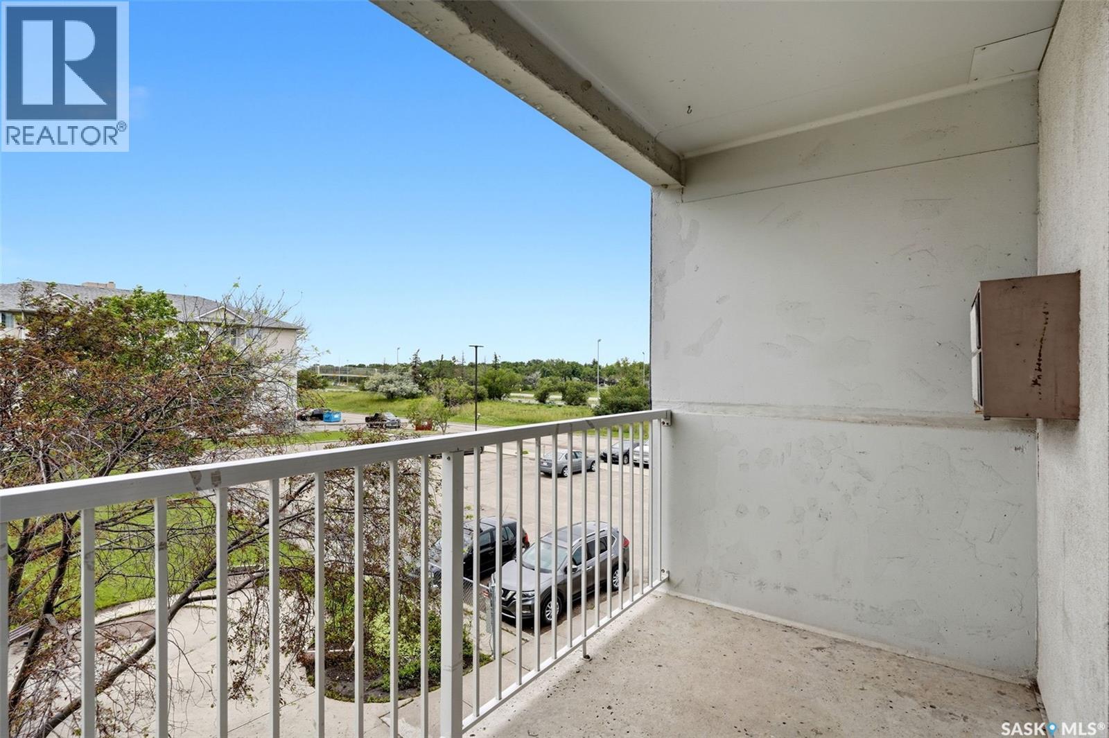 #302 20 Kleisinger CRESCENT - 22