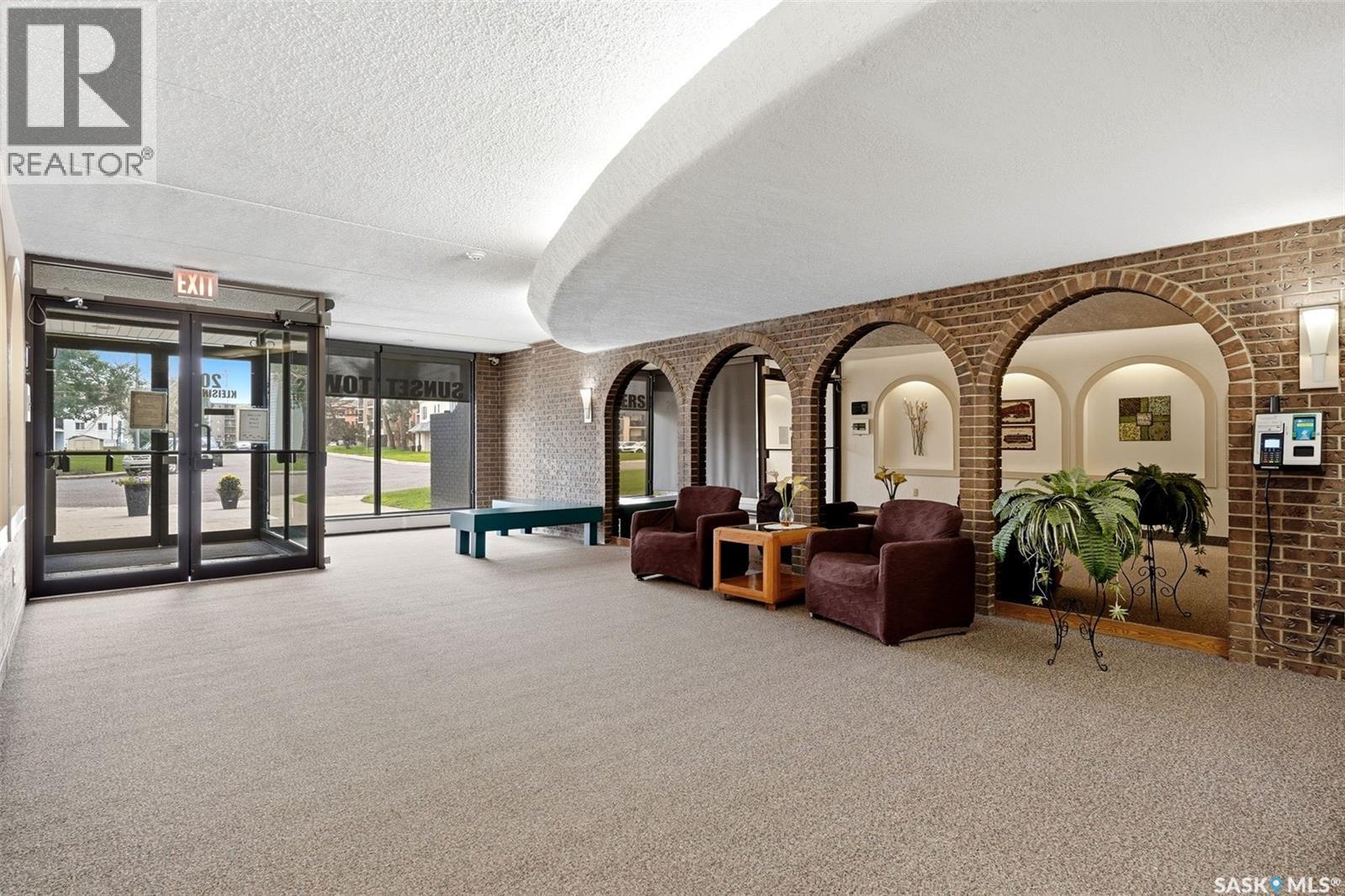 #302 20 Kleisinger CRESCENT - 28