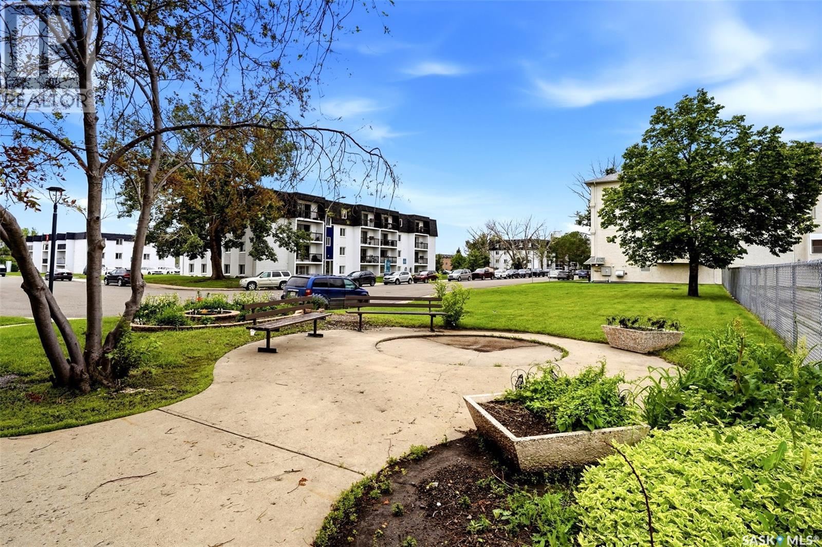 #302 20 Kleisinger CRESCENT - 30