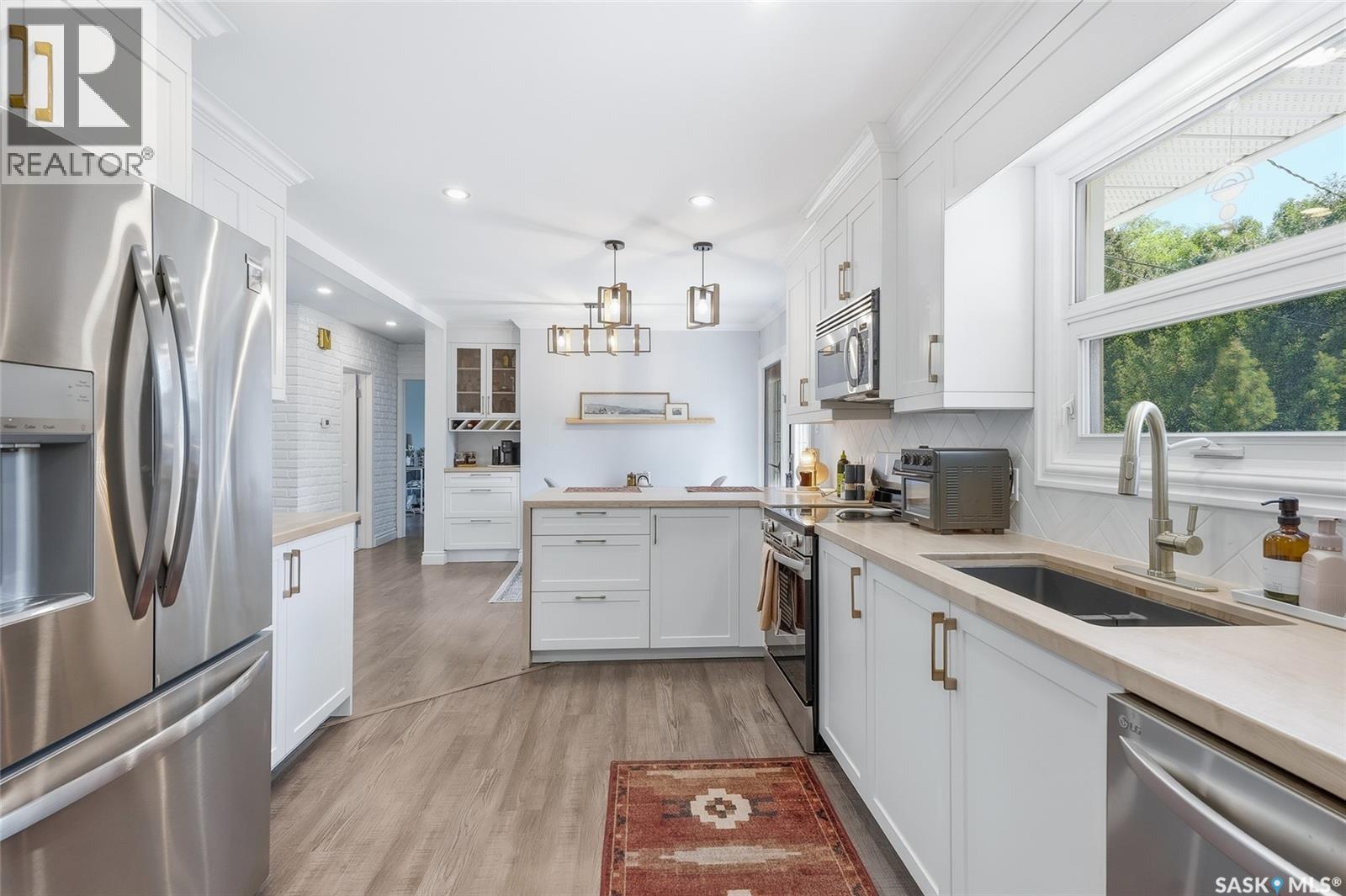 410 RUTH STREET E - 16