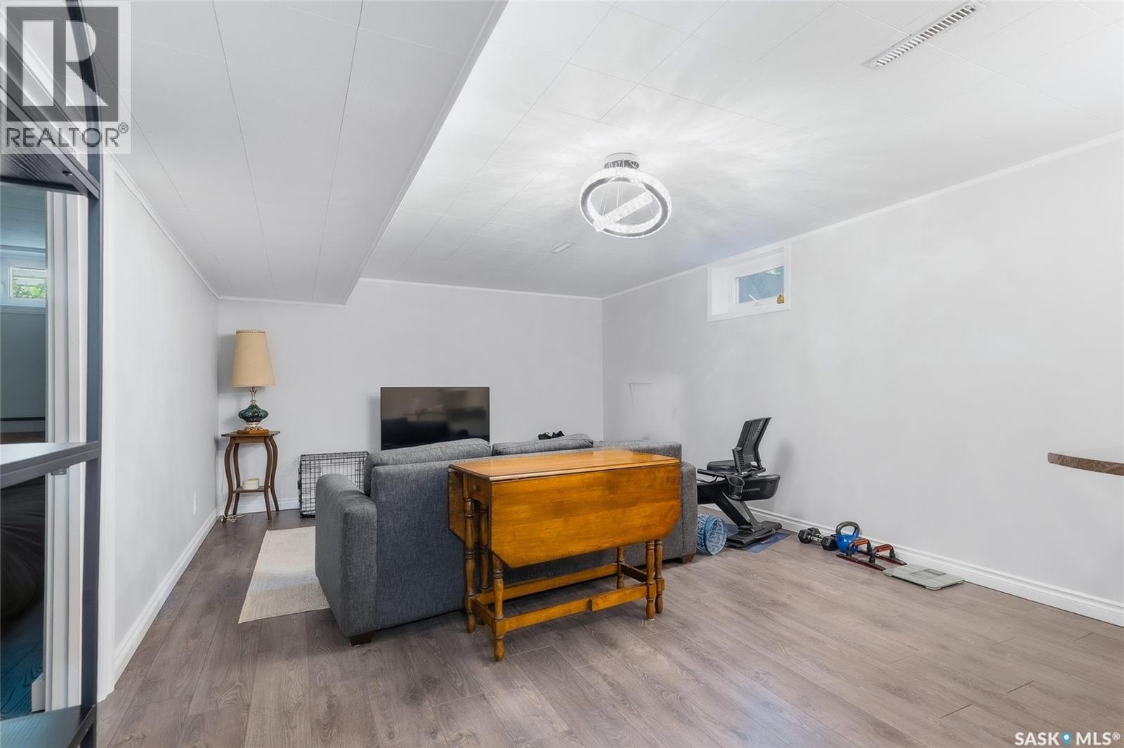 410 RUTH STREET E - 22