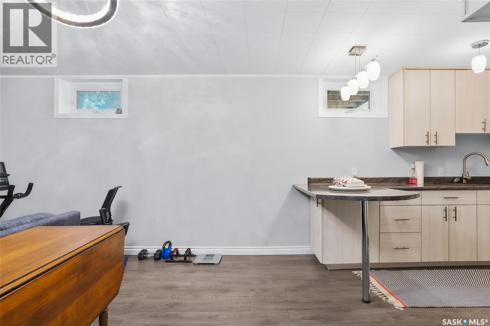 410 RUTH STREET E - 23