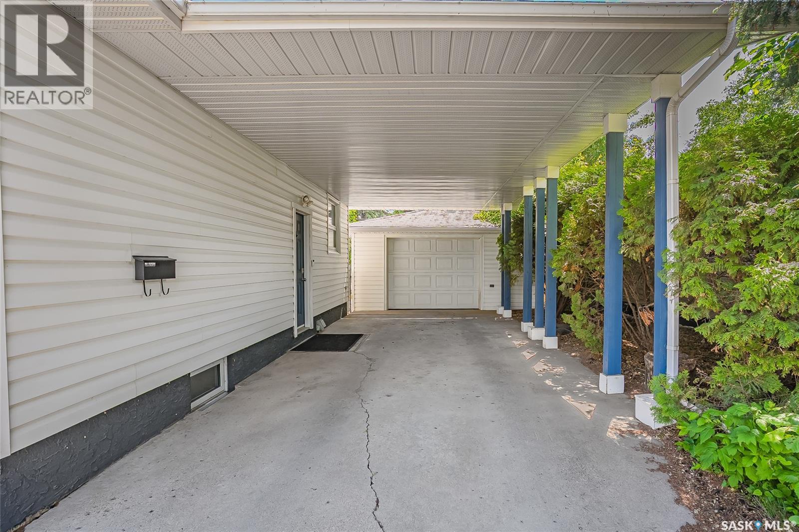 410 RUTH STREET E - 34