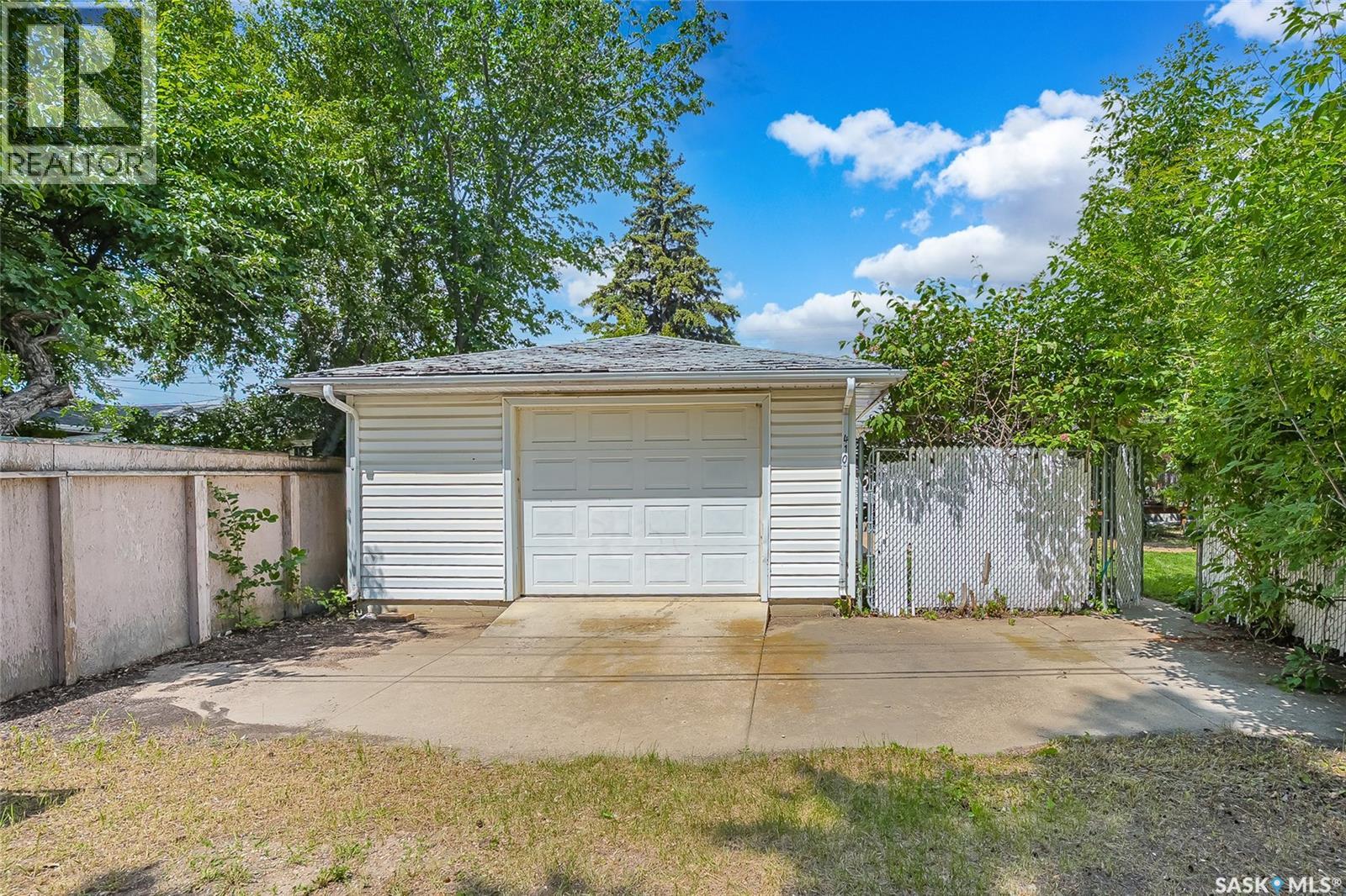 410 RUTH STREET E - 39