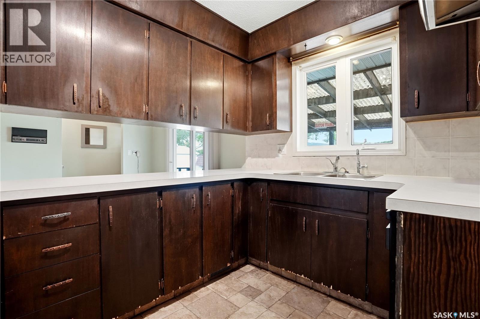 83 FUHRMANN CRESCENT - 12