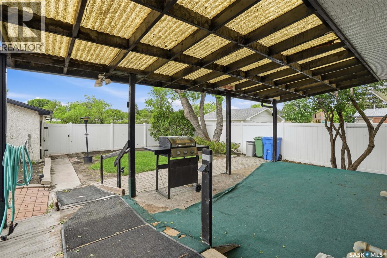 83 FUHRMANN CRESCENT - 38