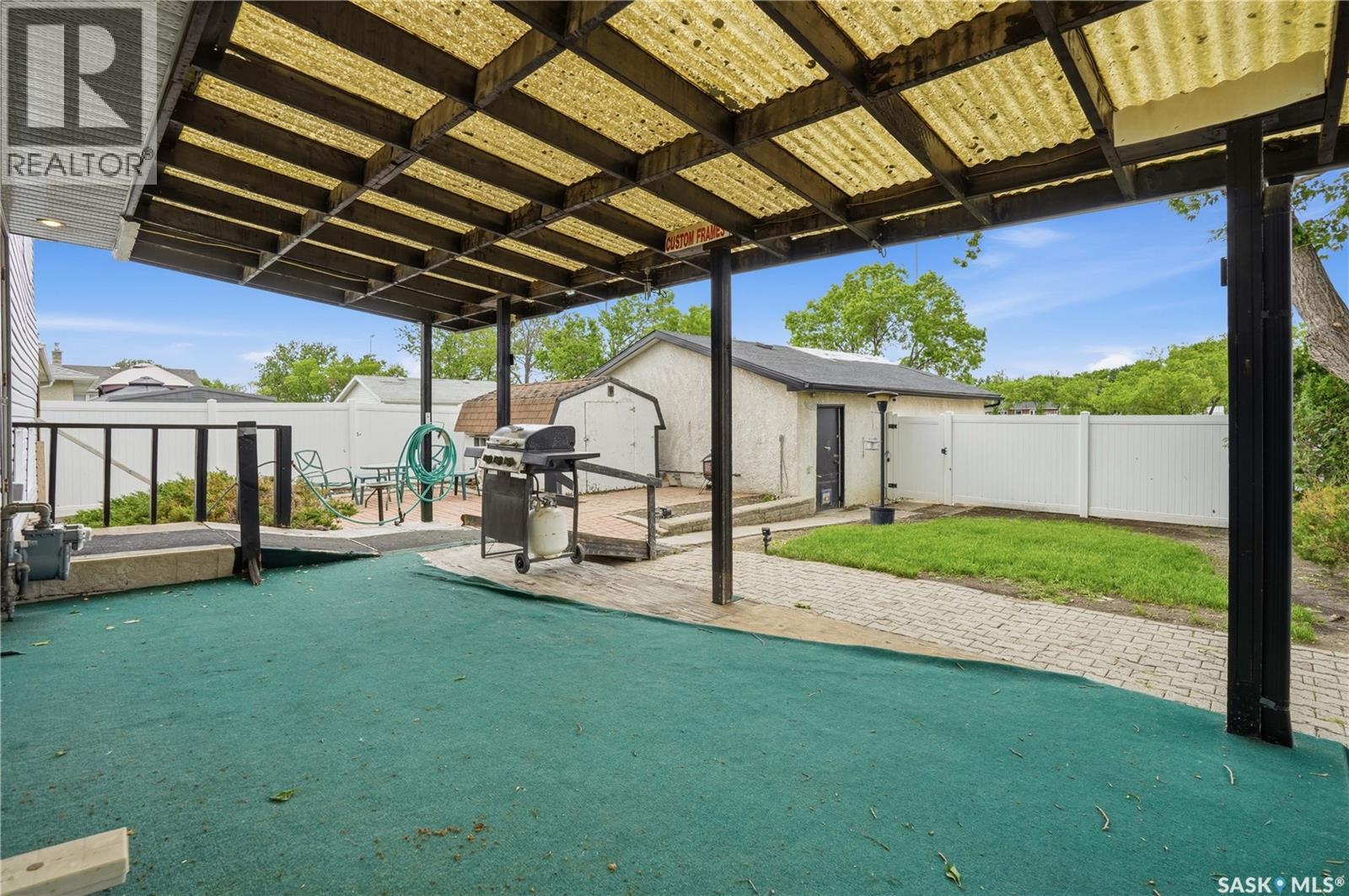 83 FUHRMANN CRESCENT - 39